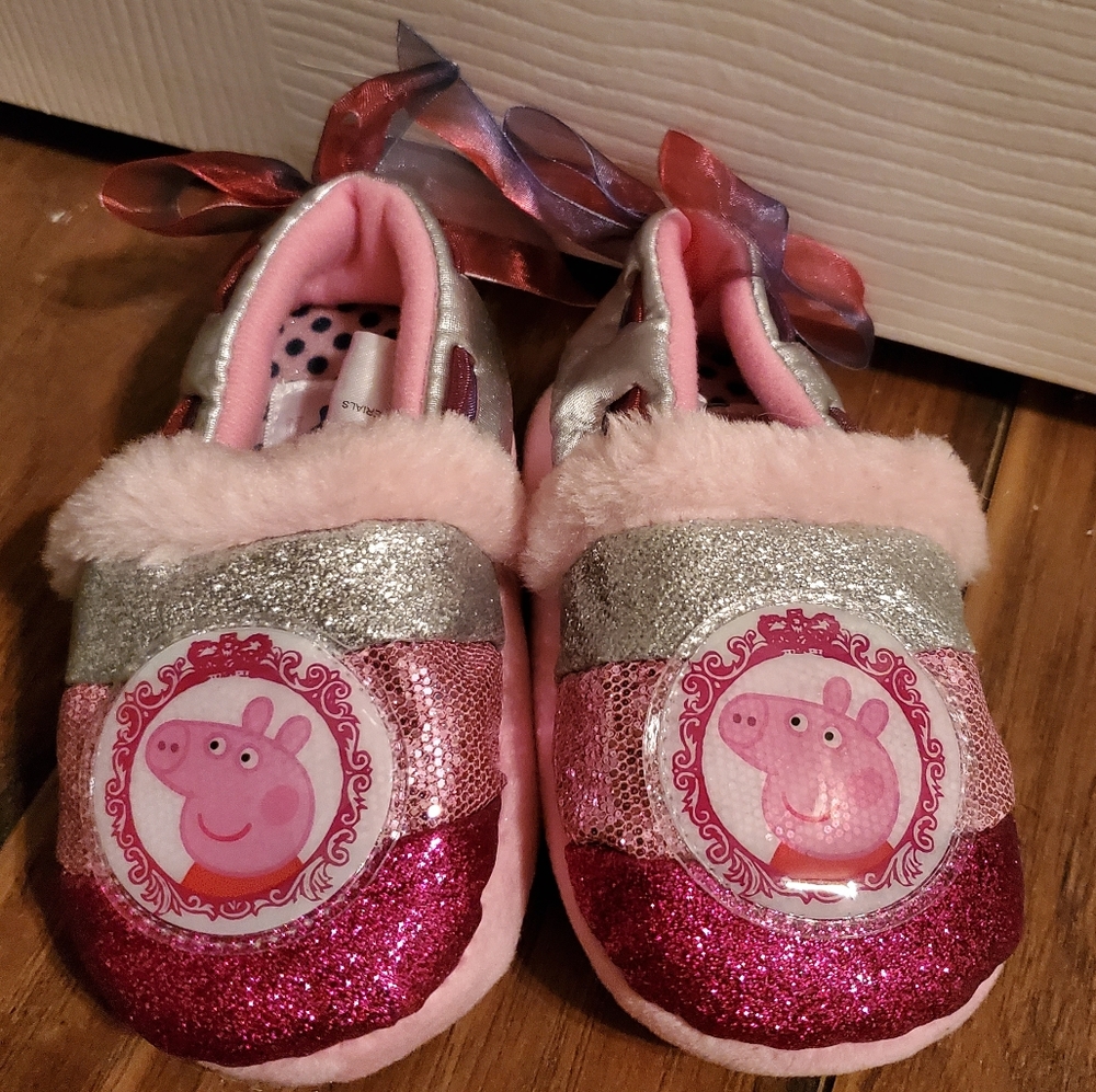 NWOT Toddler Peppa Pig Slippers Size 7